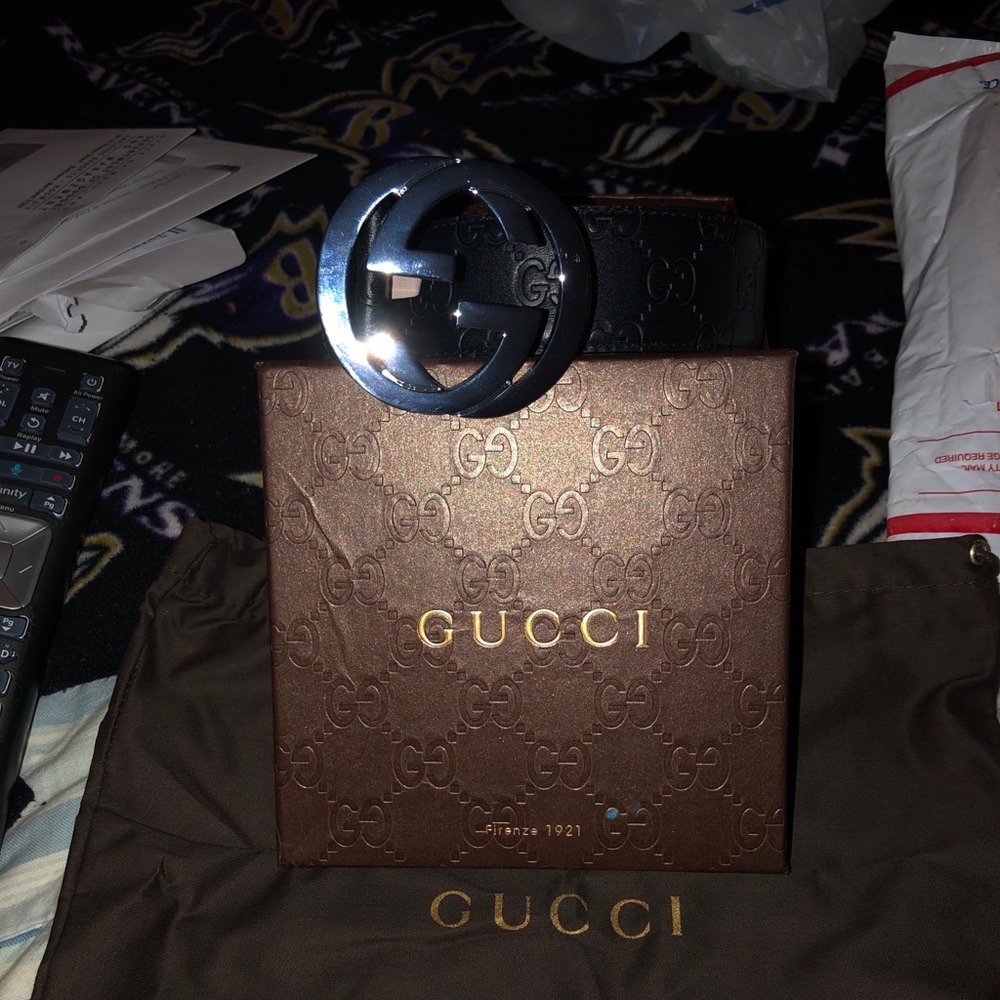 Black Gucci leather belt